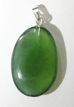 grüner Disthen-Anhänger, Trommelstein