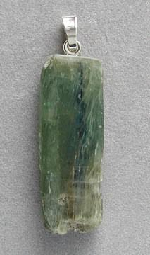 grüner Disthen-Anhänger, Kristall