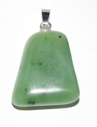 Jade-Anhänger, Trommelstein