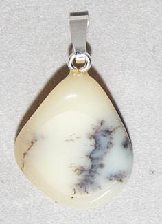 Dendritenopal-Anhänger, Trommelstein
