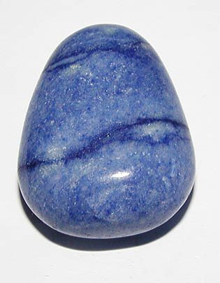 Blauquarz-Trommelstein mit Bohrung