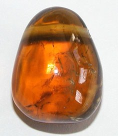 Honigcalcit-Trommelstein, gebohrt