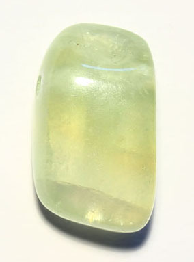 grüner Calcit-Trommelstein, gebohrt