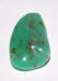 Chrysopras-Trommelstein, gebohrt