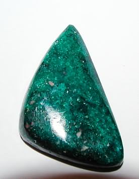 Dioptas-Trommelstein, gebohrt