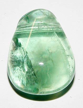 grüner Fluorit-Trommelstein, gebohrt