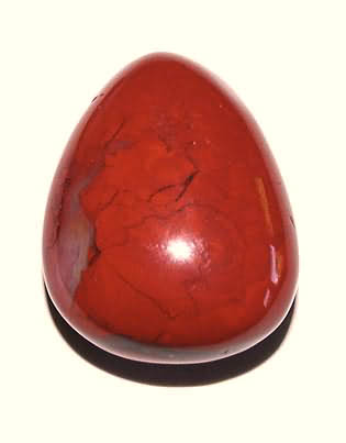 Jaspis-Trommelstein, gebohrt