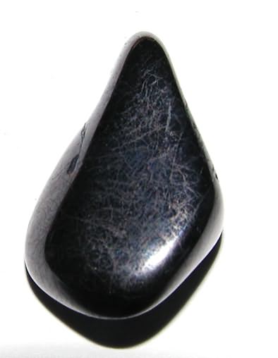 Magnetit-Trommelstein, gebohrt