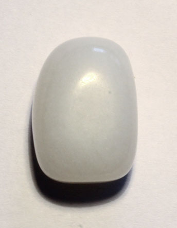 Michquarz-Trommelstein, gebohrt