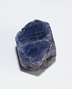 Saphir-Kristall, gebohrt